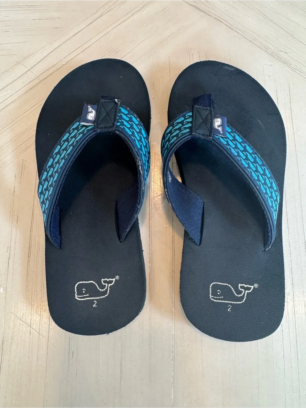 Vineyard Vines Boys’ Whale Flip Flops Sandals Blue Black - Size 2